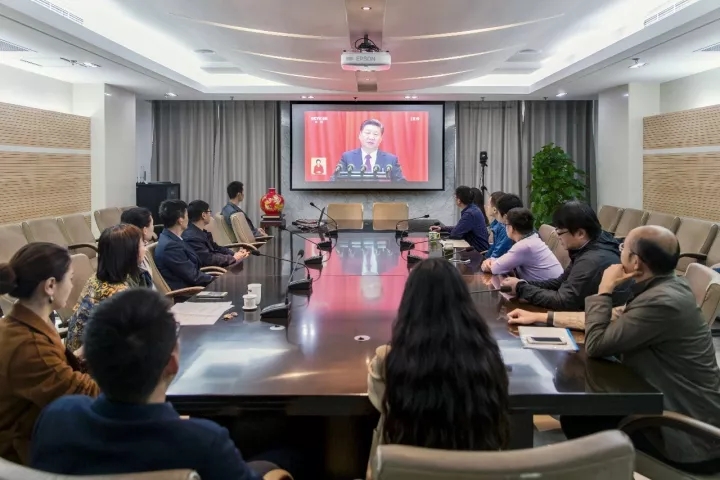 集團干部員工喜迎十九大：令人鼓舞，催人奮進